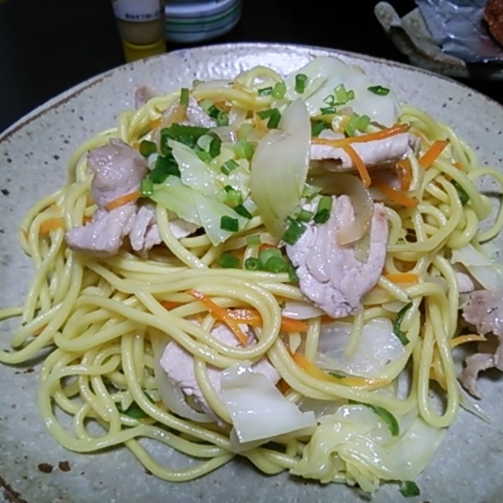 沖縄そばで焼きそば 塩味 レシピ 作り方 By まいたけ天 楽天レシピ